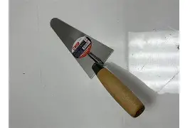 Кельма бетонщика "Треугольник" 160 мм. дер. ручка